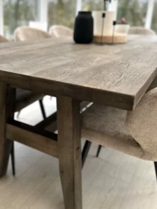 Tavolo in massello produzione di Kela d Furniture negozio d'arredamento a San Giuseppe di Cassola